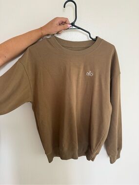 ALO Yoga Womens Crewneck Sweatshirt in Brown